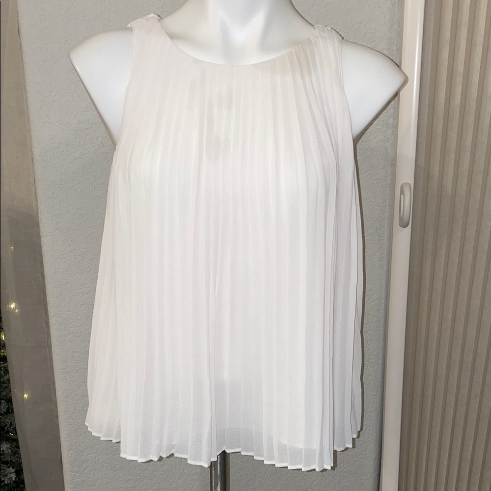 NWOT Banana Republic White Pleated Blouse